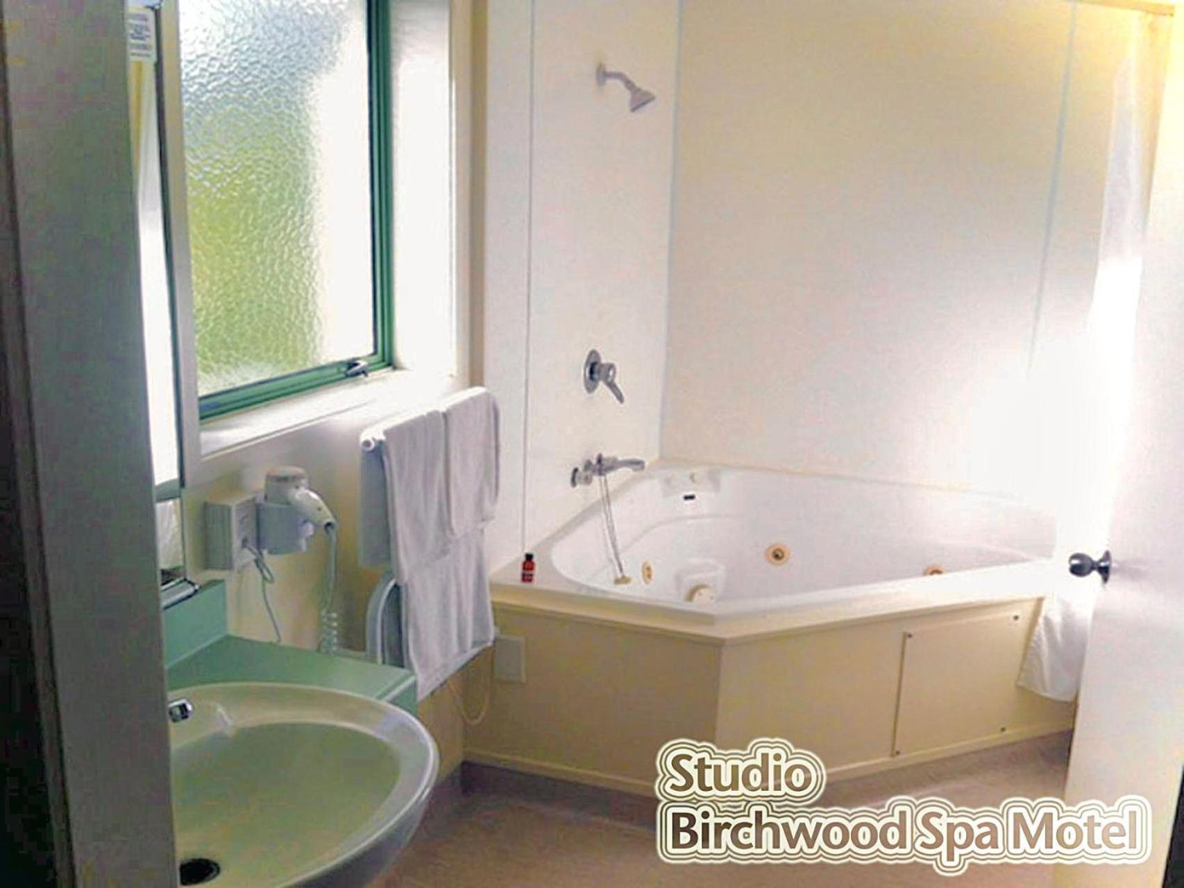 Birchwood Spa Motel Роторуа Екстериор снимка